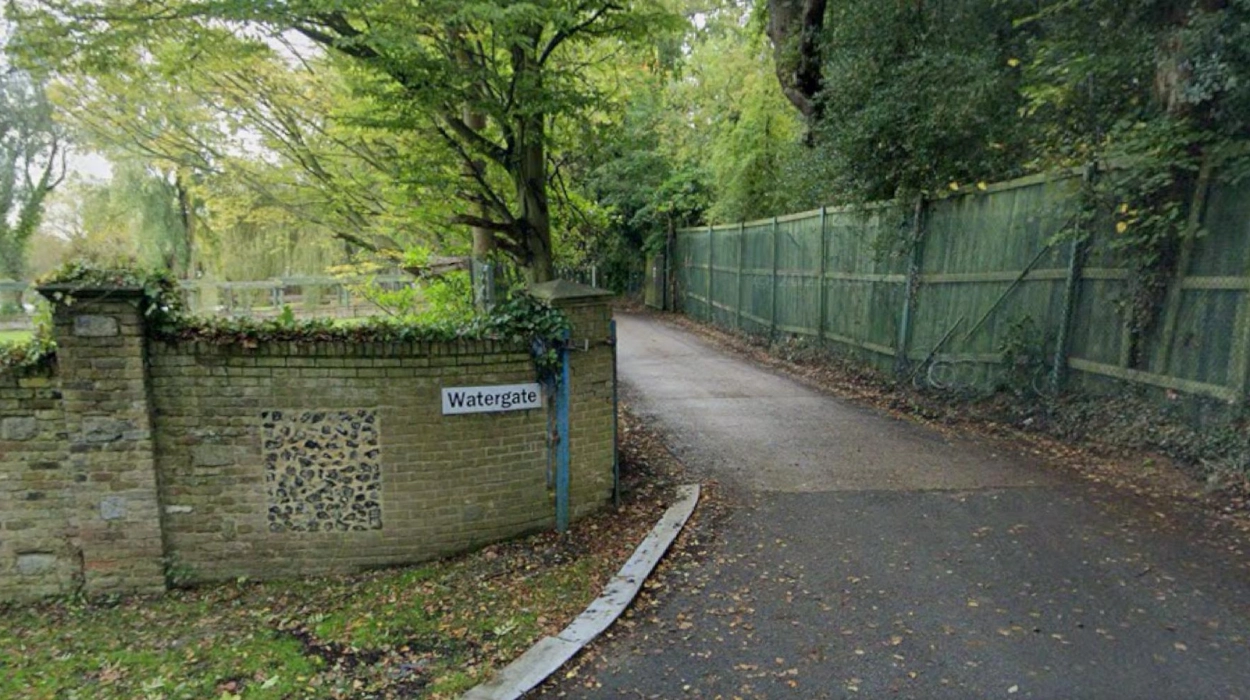 28-Homes plan in Broxhill Road, Havering-atte-Bower approved by Havering Council