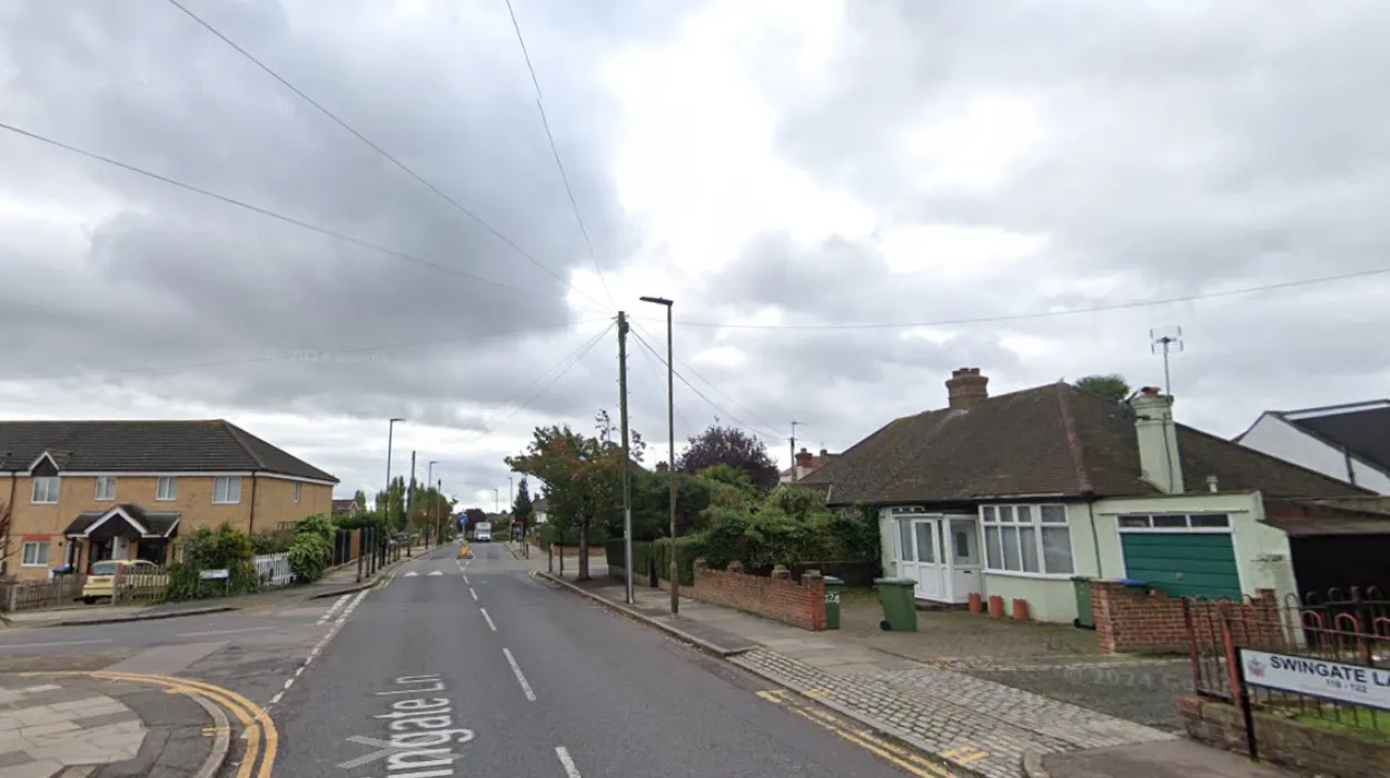 Plumstead Swingate Lane stabbing Man hospitalised, police investigate