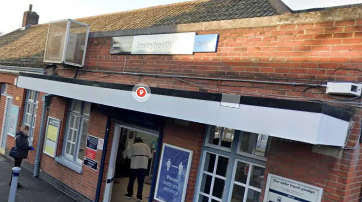 Bexleyheath Station Arrest Man Smashes Bottle, Shouts at Passengers