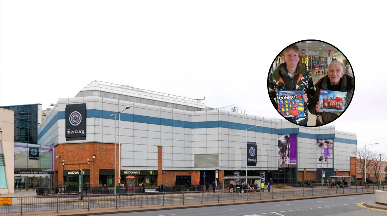 Romford Mercury Centre Appeals for Giving Tree Dream List Donations