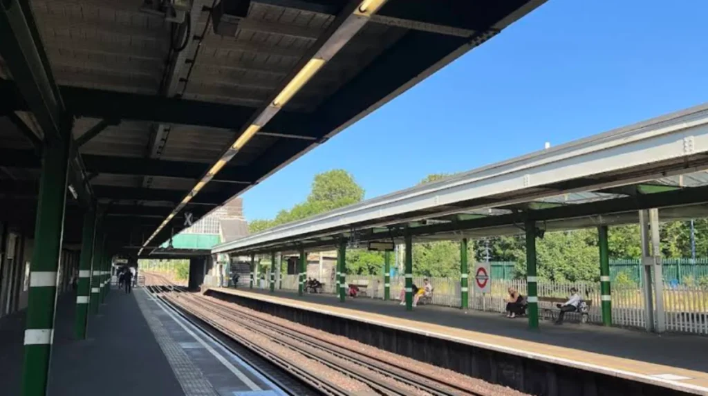 How do visitors access Havering's attractions using public transport?