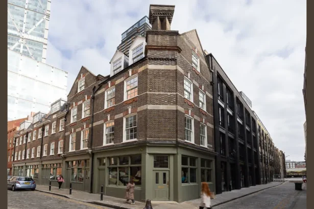 The Bear Pop-Up in East London Gives Away 2,000 Free Sandwiches