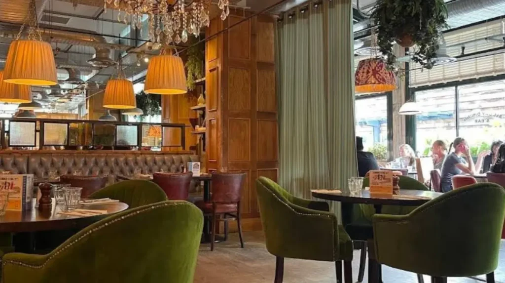 What Set Menus and Price Deals Does Bill's Stratford Have?