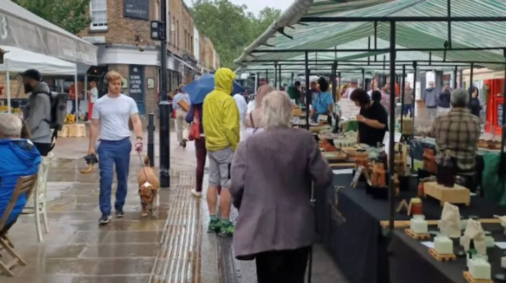 What makes Hackney a strong day-trip base?