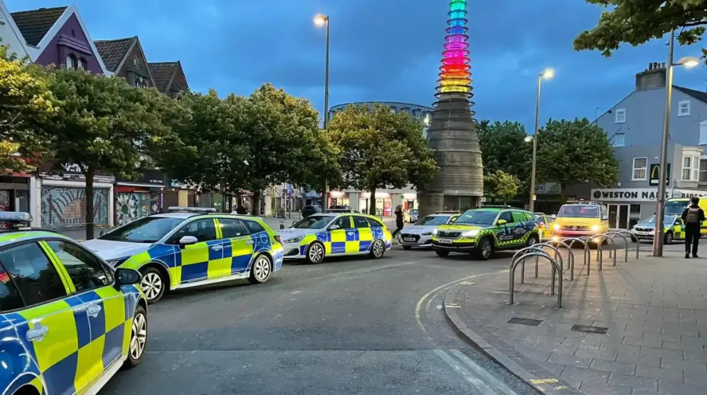 What should residents do if they witness an incident on Mare Street?