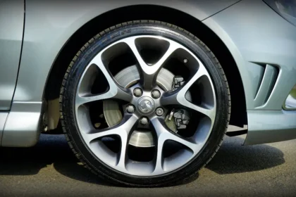 4 Signs Your Car May Need a Wheel Alignment 