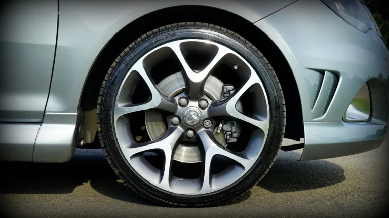 4 Signs Your Car May Need a Wheel Alignment 