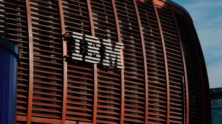 Apple Climbs. IBM Crashes. What Earnings Season Is Really Telling Investors.
