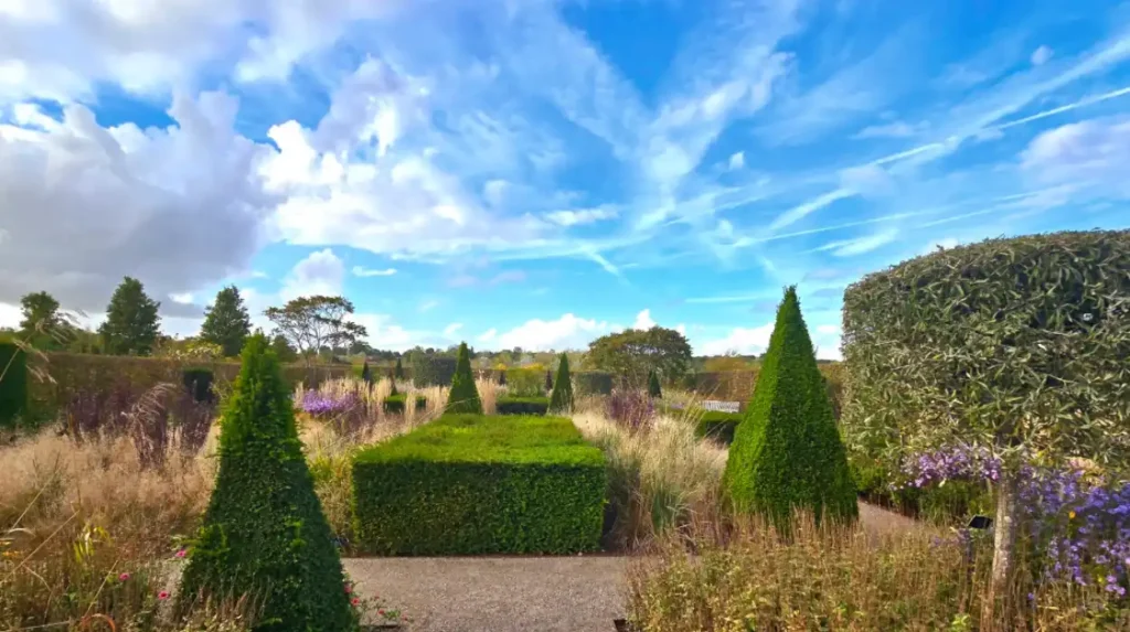 How should visitors plan a day in Havering?