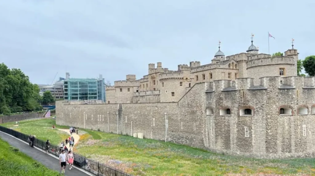 What are the best family-friendly attractions in Tower Hamlets all year round?