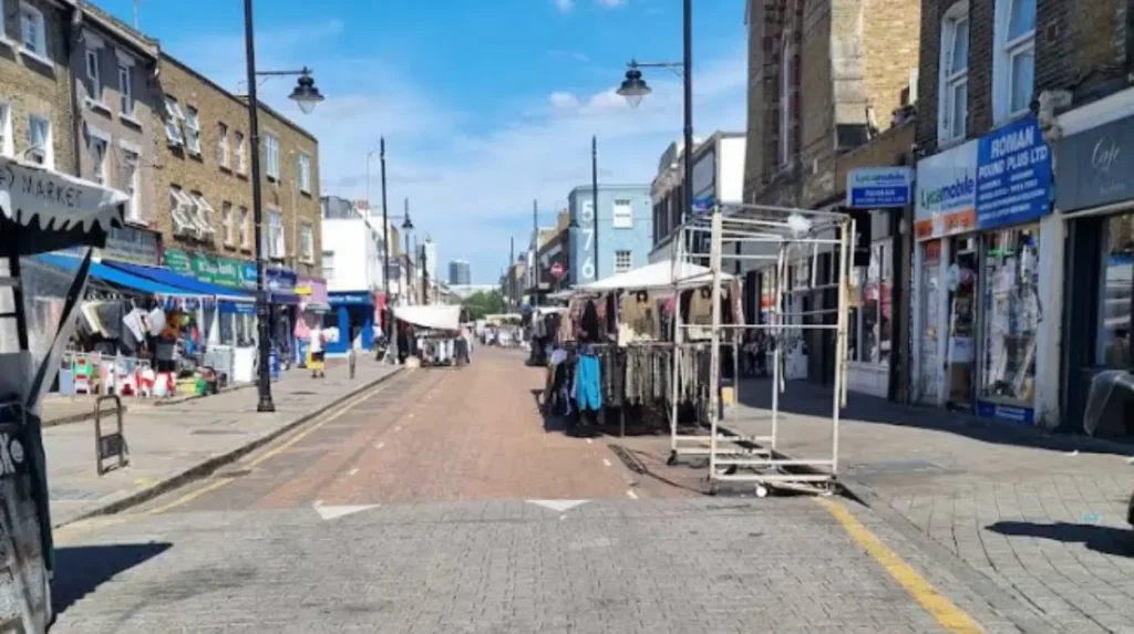 What makes Tower Hamlets a must-visit destination for tourists and leisure travellers?