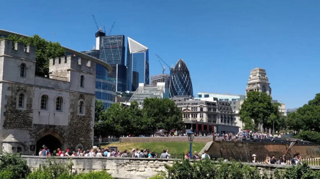What makes Tower Hamlets a must-visit destination in London?
