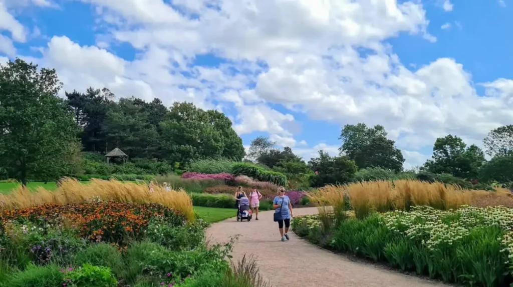 Why does Havering attract visitors?