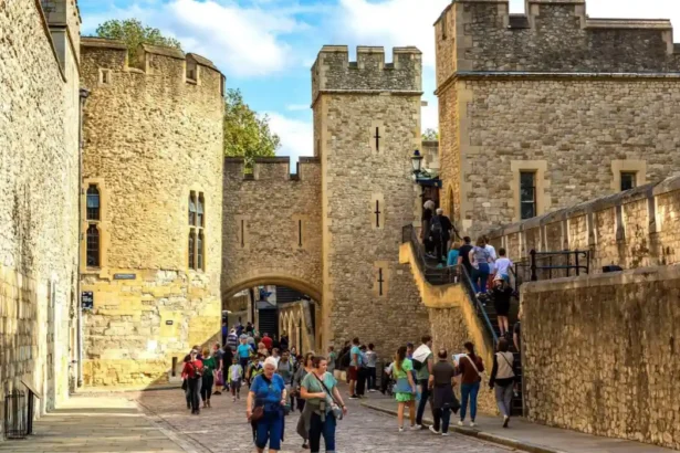 Tower Hamlets Travel Guide_ Historic East End London