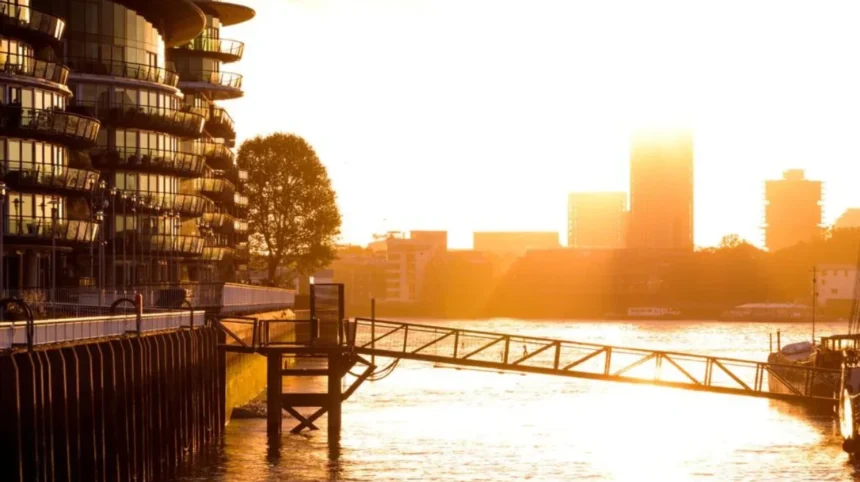 Tower Hamlets Visitor Guide_ Streets, Waterfronts & Attractions