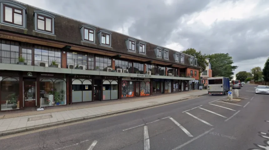 Frankie's Wine Bar 2am Licence Bid Faces Objections Hornchurch 2026