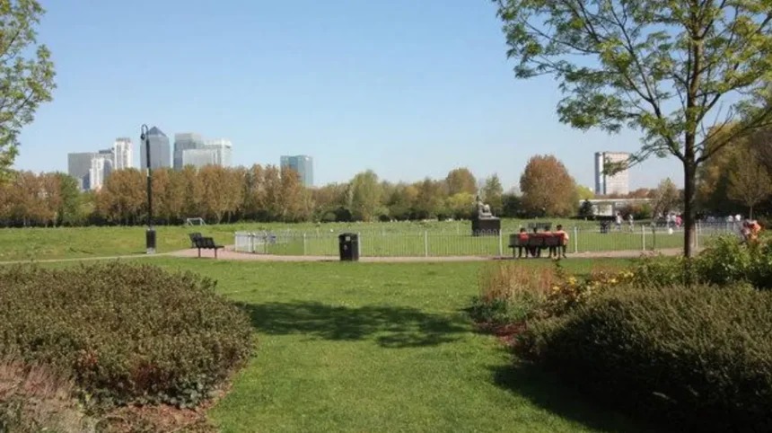 Tower Hamlets Parks Guide_ Picnics, Walks and Relaxation